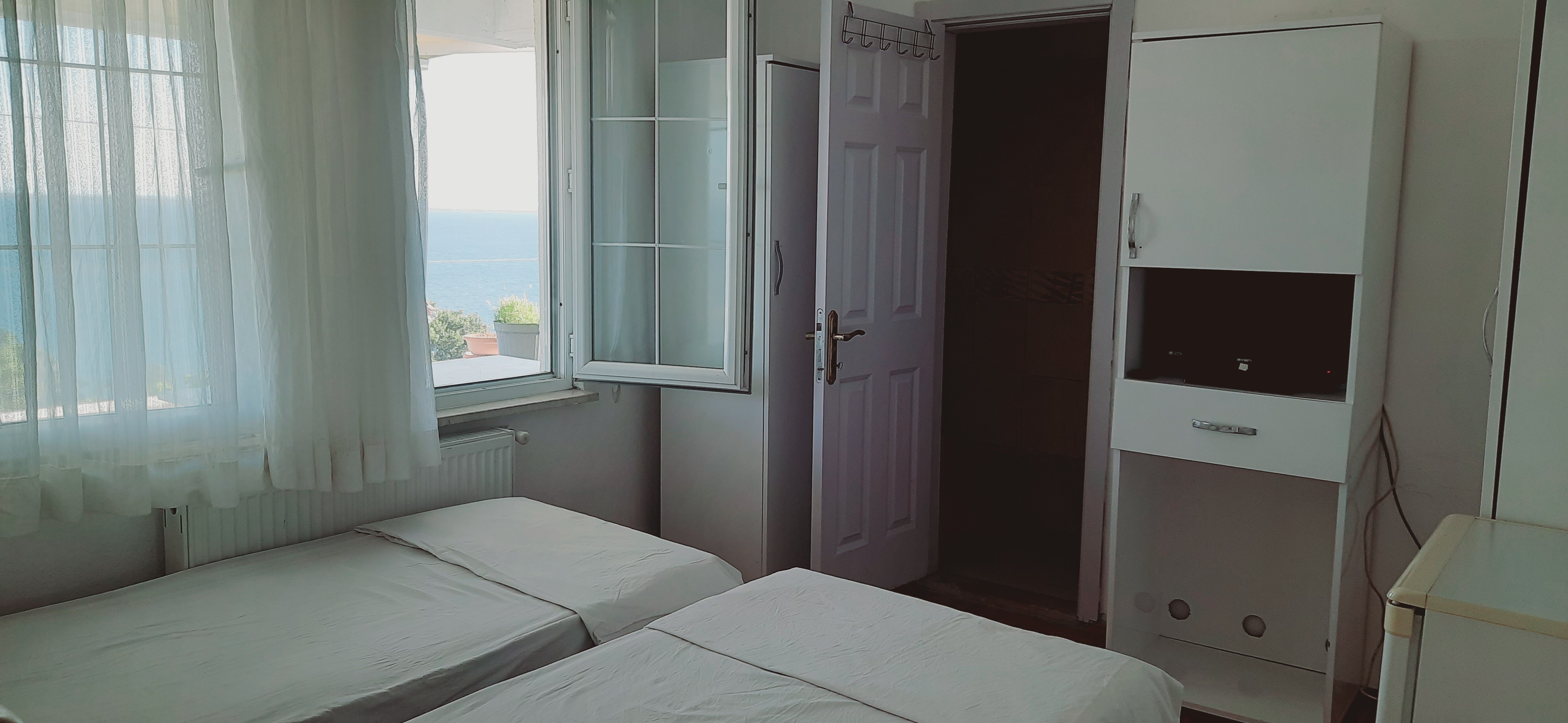 Deniz Manzaralı Kaliteli Standart Oda